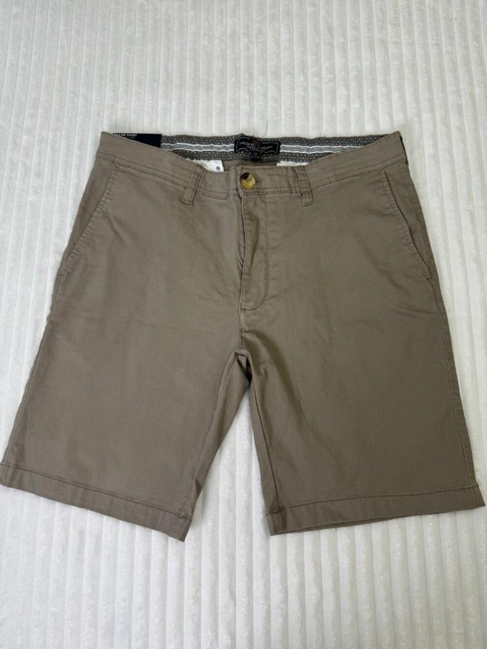 Men's Khaki Casual Flat Front Shorts Size 32 New With Tag